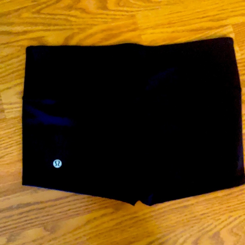 Lulu lemon booty shorts